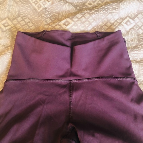 Lululemon burgundy Capri leggings - Picture 4 of 4